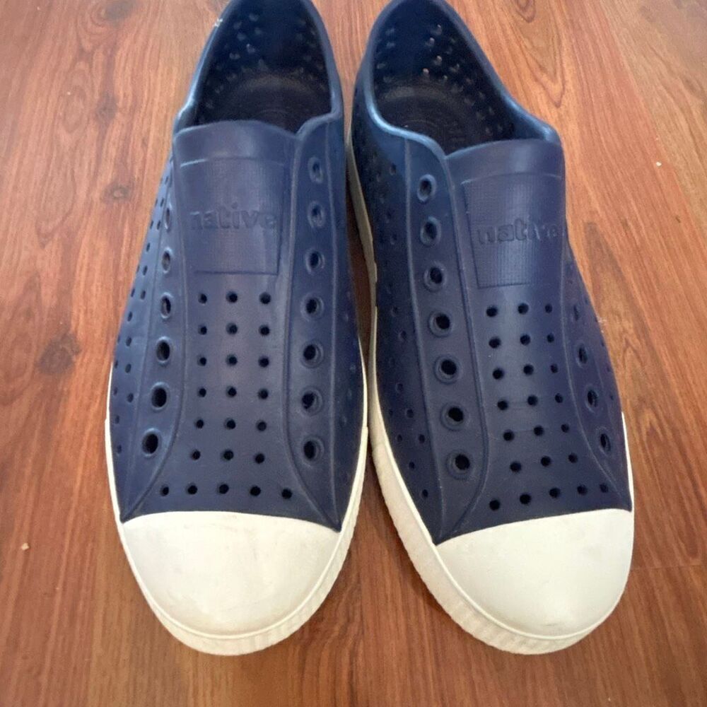 Native shoes navy white classic slip on shoes women's nine mens seven